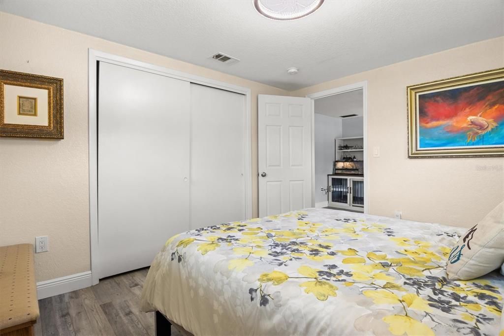 Activo con contrato: $475,000 (4 camas, 2 baños, 2156 Pies cuadrados)