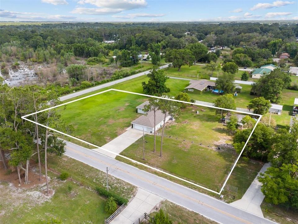 Activo con contrato: $475,000 (4 camas, 2 baños, 2156 Pies cuadrados)