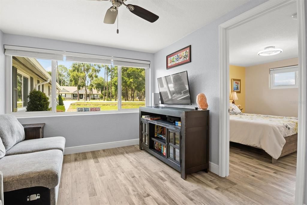 Activo con contrato: $475,000 (4 camas, 2 baños, 2156 Pies cuadrados)