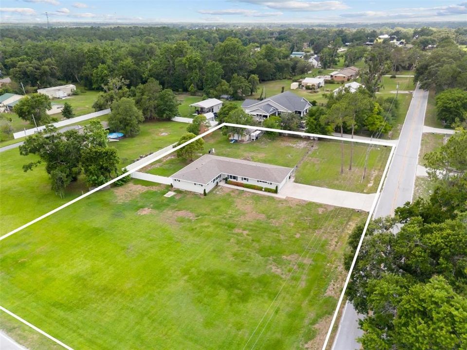 Activo con contrato: $475,000 (4 camas, 2 baños, 2156 Pies cuadrados)