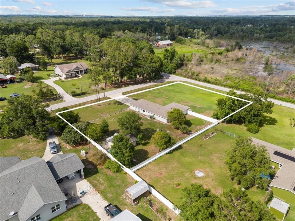 Activo con contrato: $475,000 (4 camas, 2 baños, 2156 Pies cuadrados)