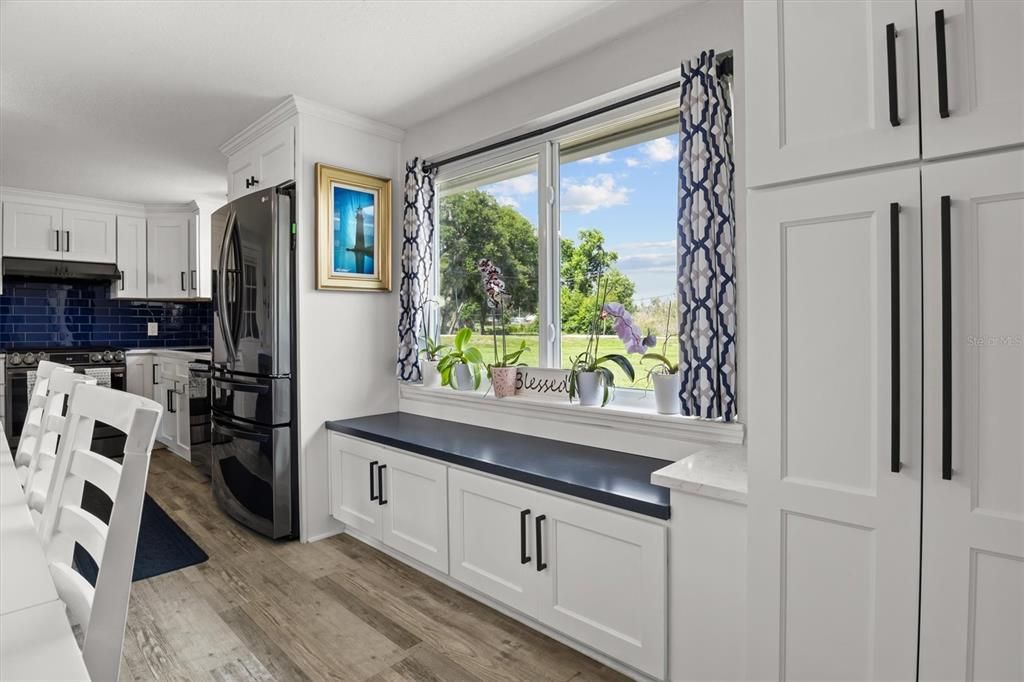 Activo con contrato: $475,000 (4 camas, 2 baños, 2156 Pies cuadrados)