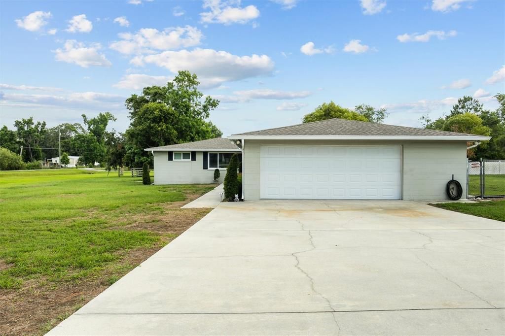 Activo con contrato: $475,000 (4 camas, 2 baños, 2156 Pies cuadrados)