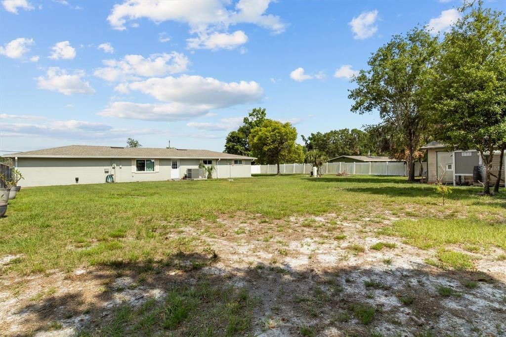 Activo con contrato: $475,000 (4 camas, 2 baños, 2156 Pies cuadrados)