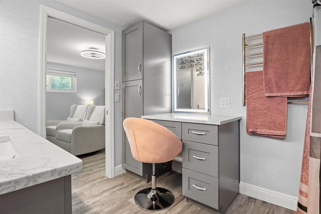 Activo con contrato: $475,000 (4 camas, 2 baños, 2156 Pies cuadrados)