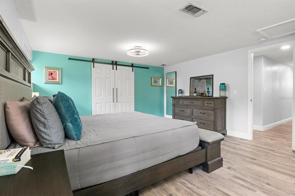 Activo con contrato: $475,000 (4 camas, 2 baños, 2156 Pies cuadrados)