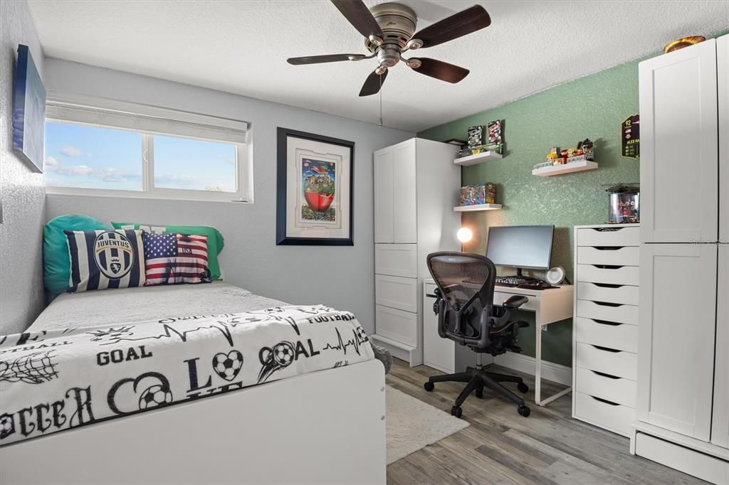 Activo con contrato: $475,000 (4 camas, 2 baños, 2156 Pies cuadrados)