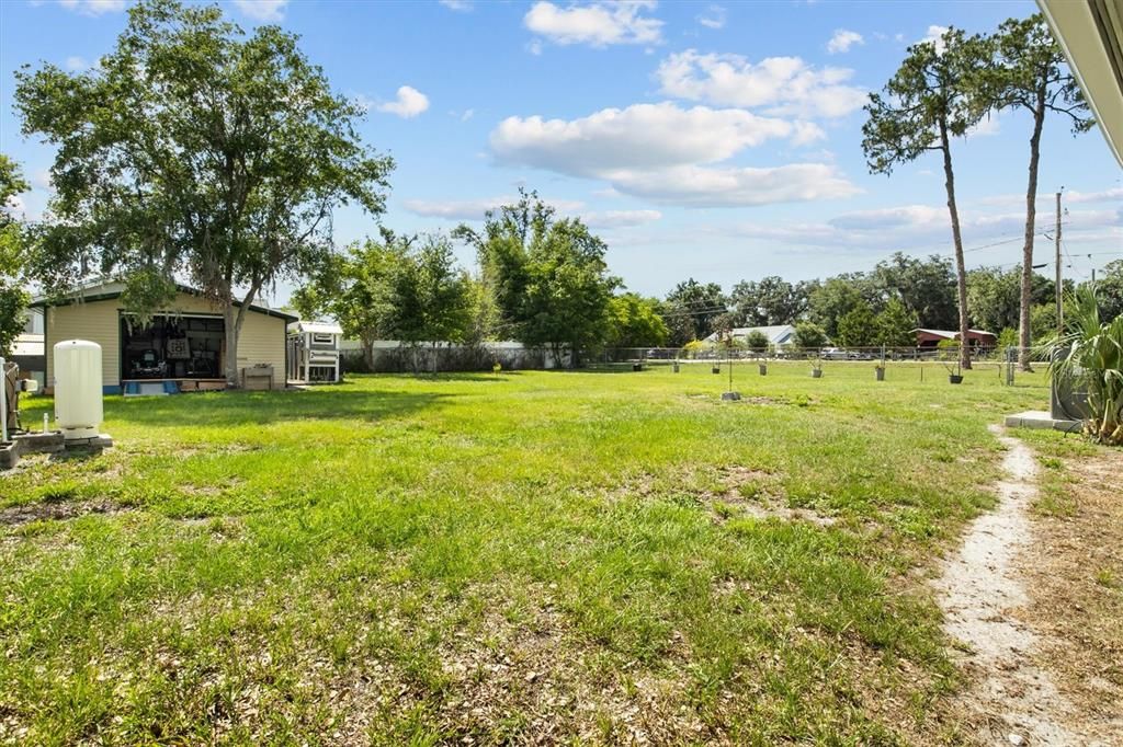 Activo con contrato: $475,000 (4 camas, 2 baños, 2156 Pies cuadrados)