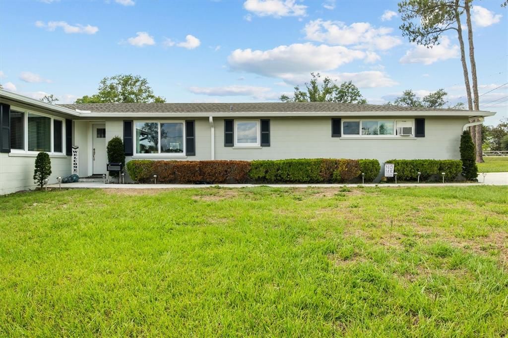 Activo con contrato: $475,000 (4 camas, 2 baños, 2156 Pies cuadrados)