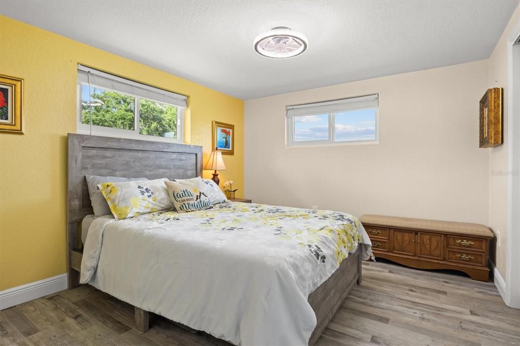 Activo con contrato: $475,000 (4 camas, 2 baños, 2156 Pies cuadrados)