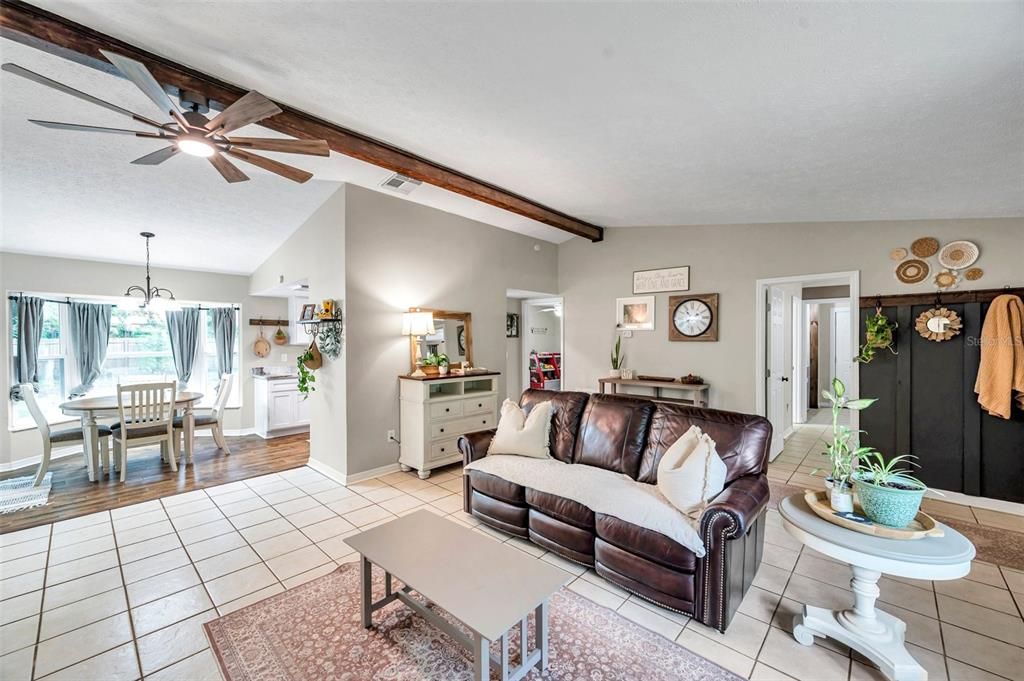 Под контрактом: $340,000 (3 спален, 2 ванн, 1528 Квадратных фут)