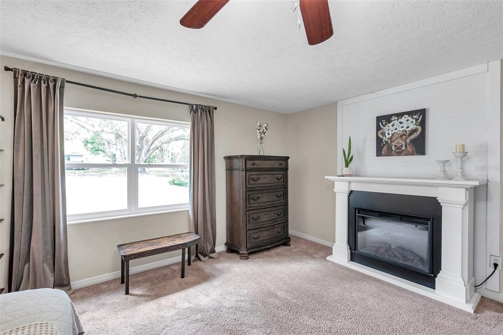 Под контрактом: $340,000 (3 спален, 2 ванн, 1528 Квадратных фут)