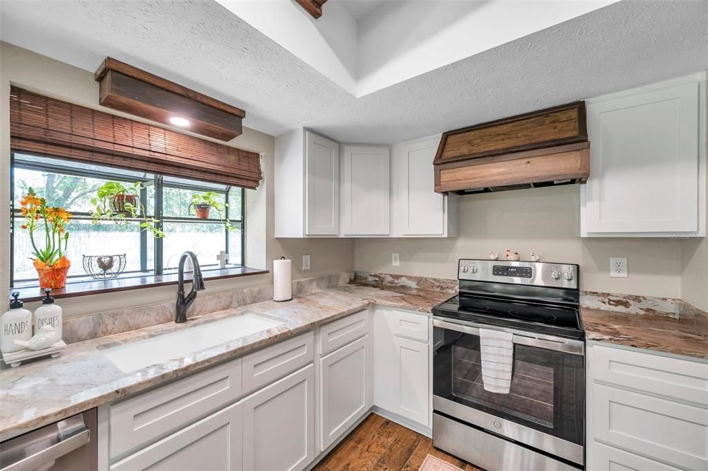 Под контрактом: $340,000 (3 спален, 2 ванн, 1528 Квадратных фут)