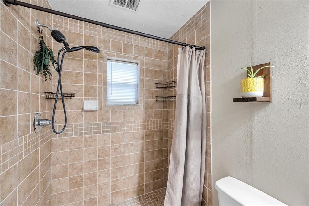 Под контрактом: $340,000 (3 спален, 2 ванн, 1528 Квадратных фут)