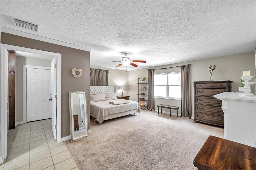 Под контрактом: $340,000 (3 спален, 2 ванн, 1528 Квадратных фут)