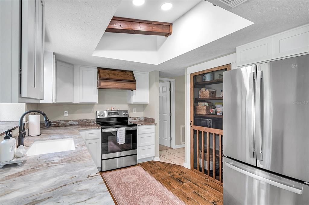 Под контрактом: $340,000 (3 спален, 2 ванн, 1528 Квадратных фут)