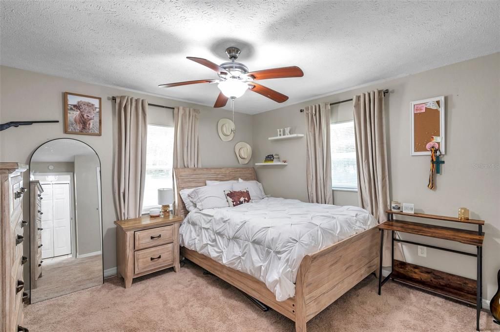 Под контрактом: $340,000 (3 спален, 2 ванн, 1528 Квадратных фут)