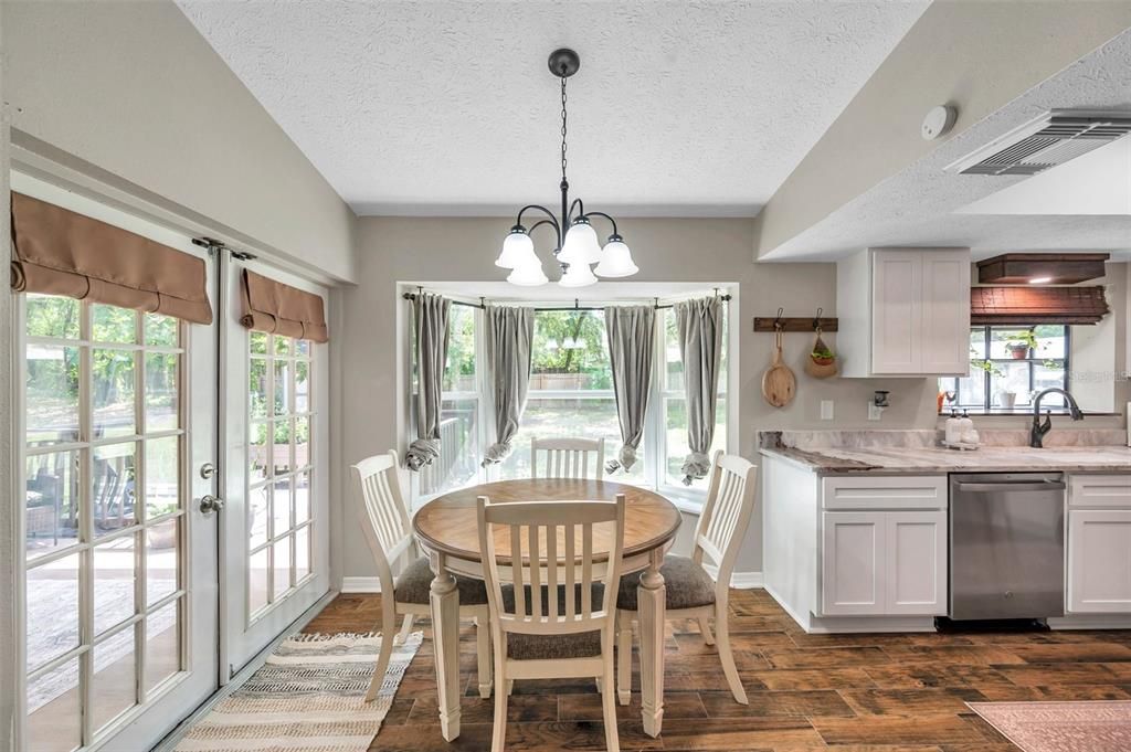 Под контрактом: $340,000 (3 спален, 2 ванн, 1528 Квадратных фут)