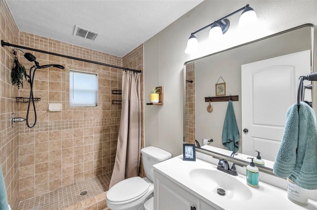 Под контрактом: $340,000 (3 спален, 2 ванн, 1528 Квадратных фут)