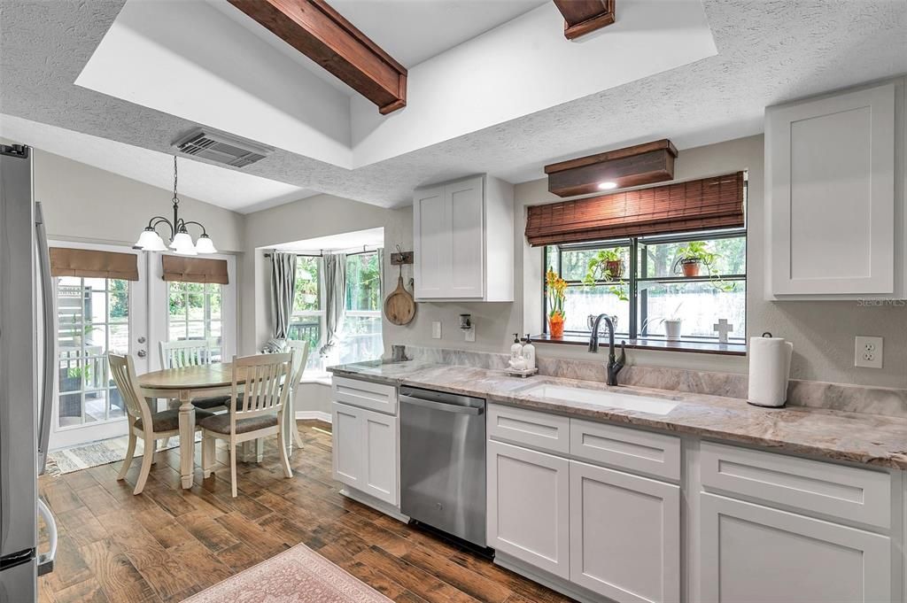 Под контрактом: $340,000 (3 спален, 2 ванн, 1528 Квадратных фут)