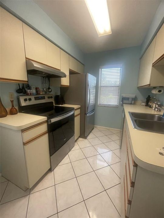 For Rent: $1,100 (2 beds, 2 baths, 956 Square Feet)