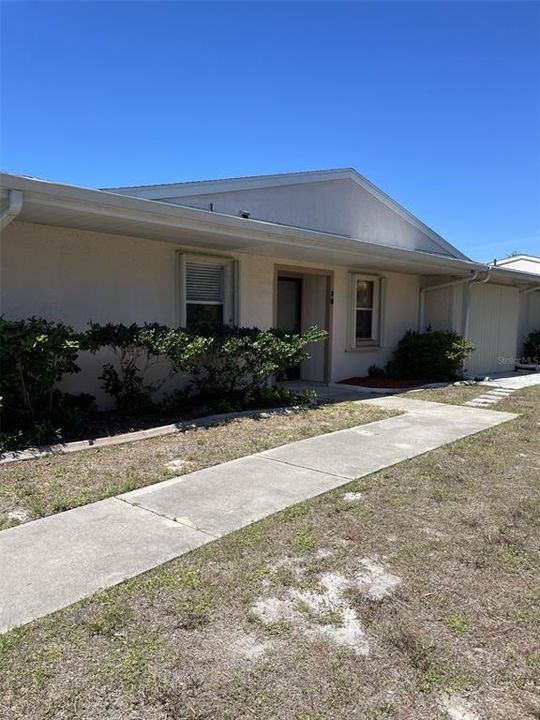 For Rent: $1,100 (2 beds, 2 baths, 956 Square Feet)