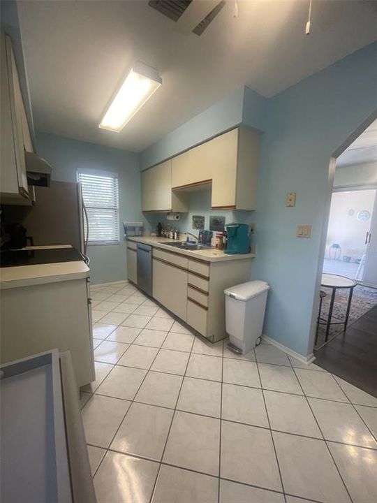 For Rent: $1,100 (2 beds, 2 baths, 956 Square Feet)
