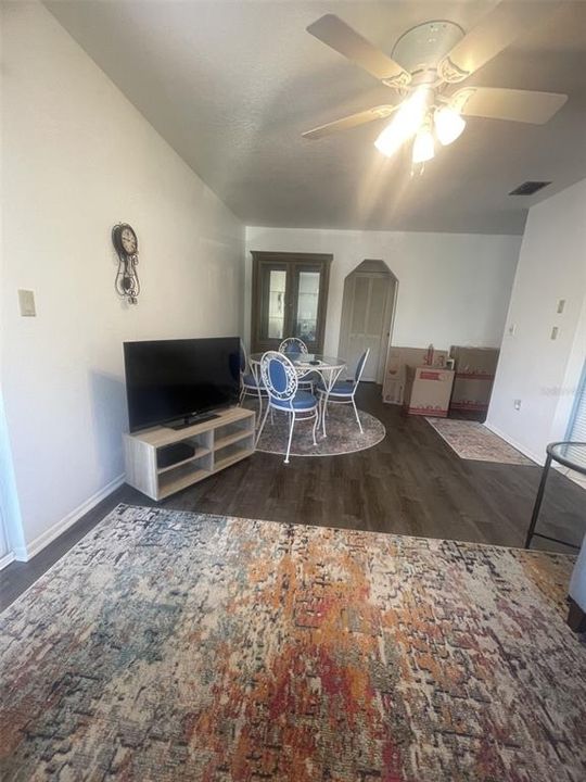 For Rent: $1,100 (2 beds, 2 baths, 956 Square Feet)