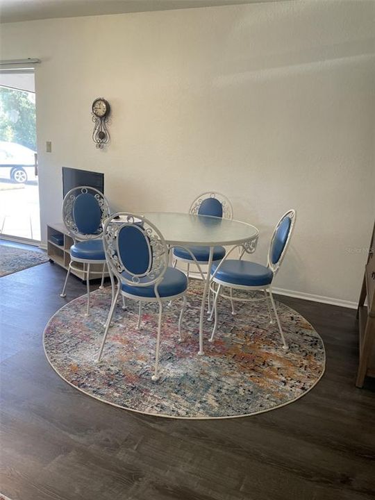 For Rent: $1,100 (2 beds, 2 baths, 956 Square Feet)