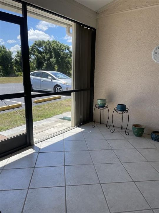 For Rent: $1,100 (2 beds, 2 baths, 956 Square Feet)
