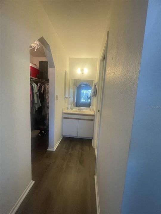 For Rent: $1,100 (2 beds, 2 baths, 956 Square Feet)