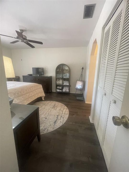 For Rent: $1,100 (2 beds, 2 baths, 956 Square Feet)
