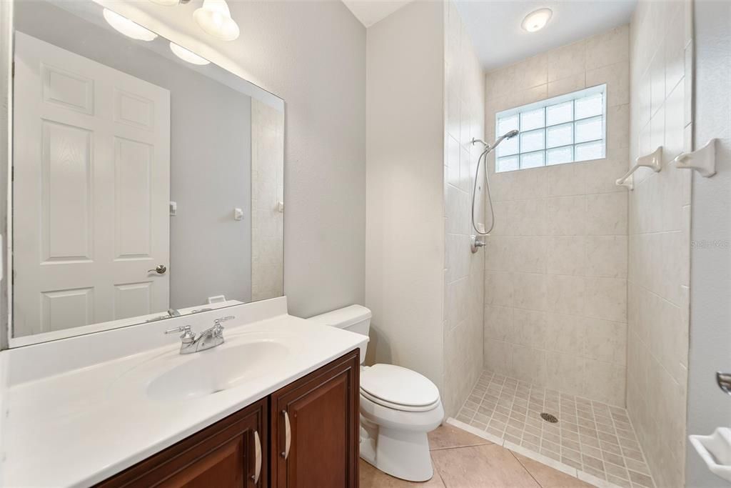 合同活跃: $685,000 (5 贝兹, 3 浴室, 3202 平方英尺)