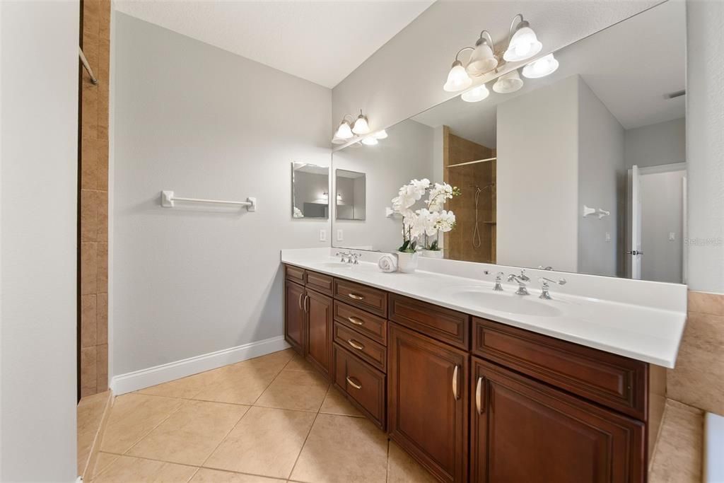 合同活跃: $685,000 (5 贝兹, 3 浴室, 3202 平方英尺)