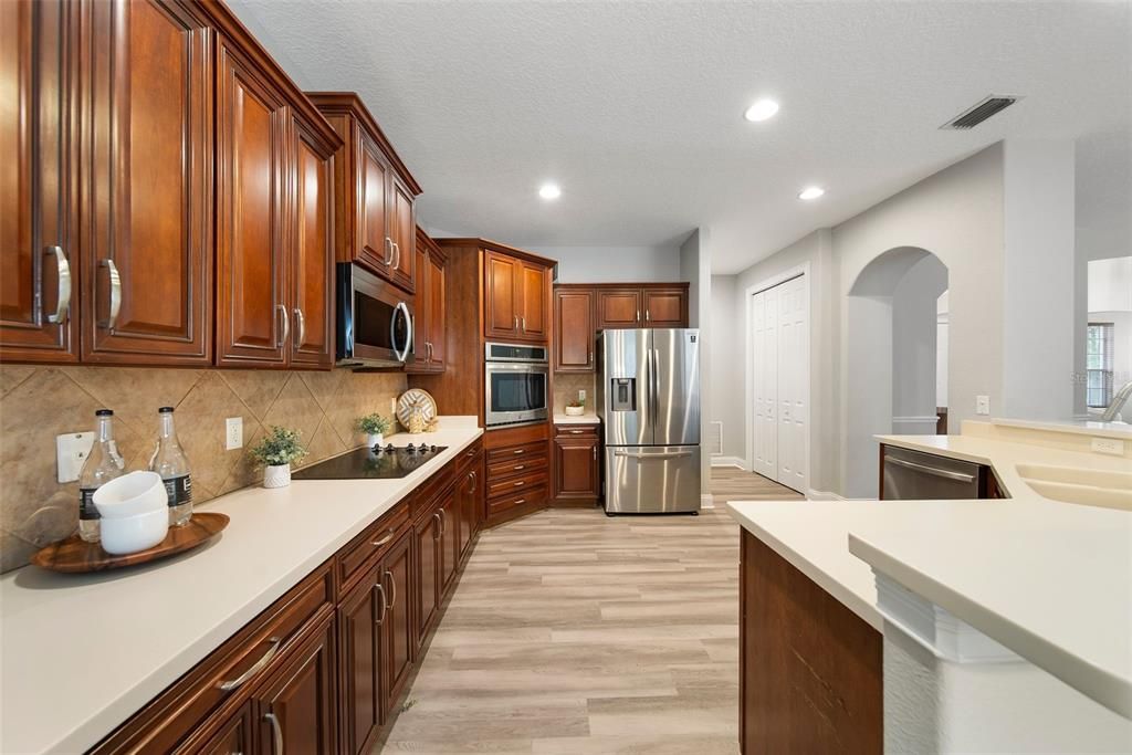 合同活跃: $685,000 (5 贝兹, 3 浴室, 3202 平方英尺)