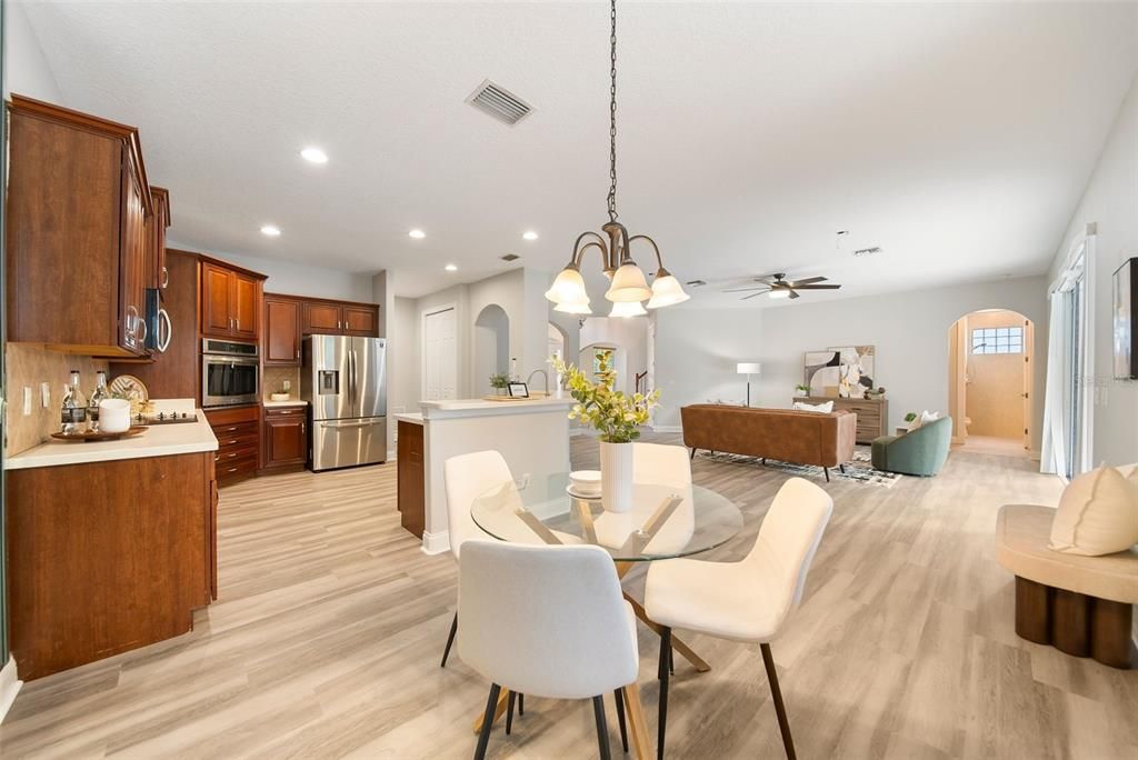 合同活跃: $685,000 (5 贝兹, 3 浴室, 3202 平方英尺)