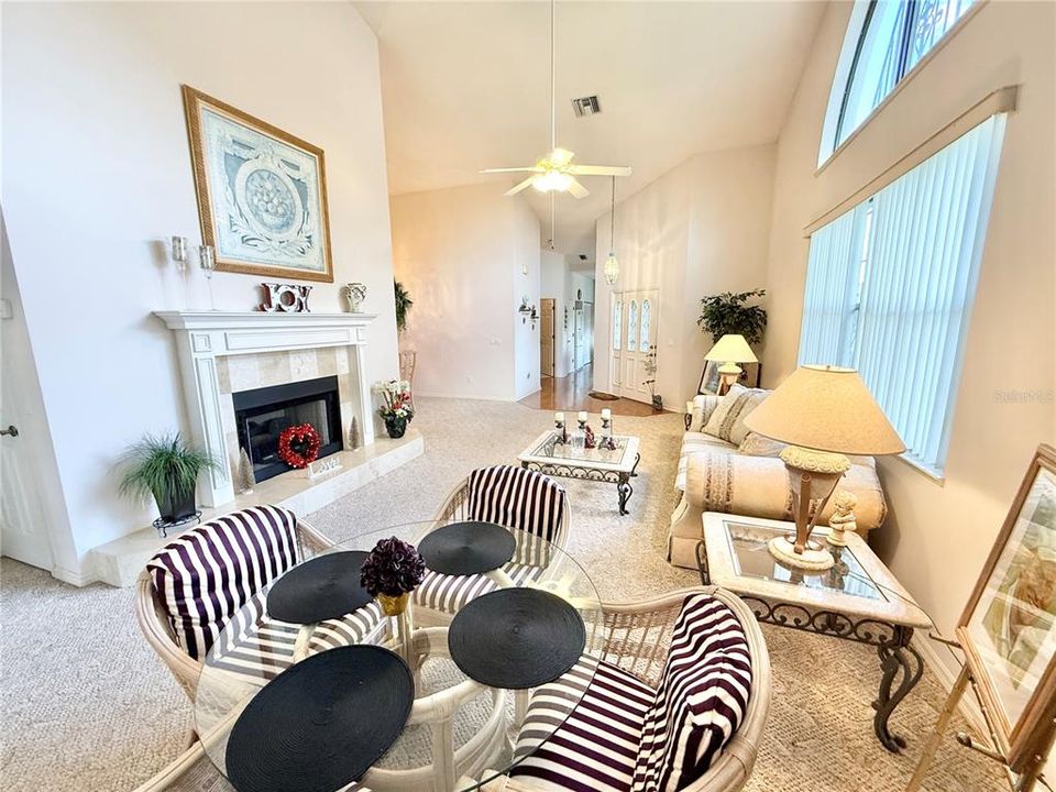 En Venta: $339,900 (2 camas, 2 baños, 1704 Pies cuadrados)