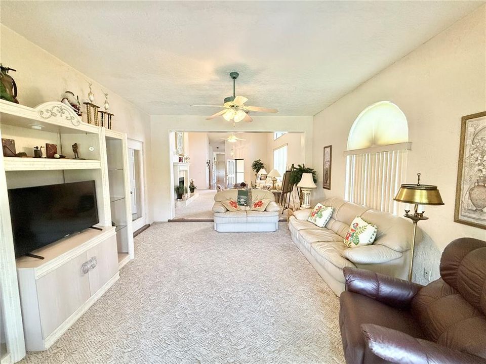 En Venta: $339,900 (2 camas, 2 baños, 1704 Pies cuadrados)