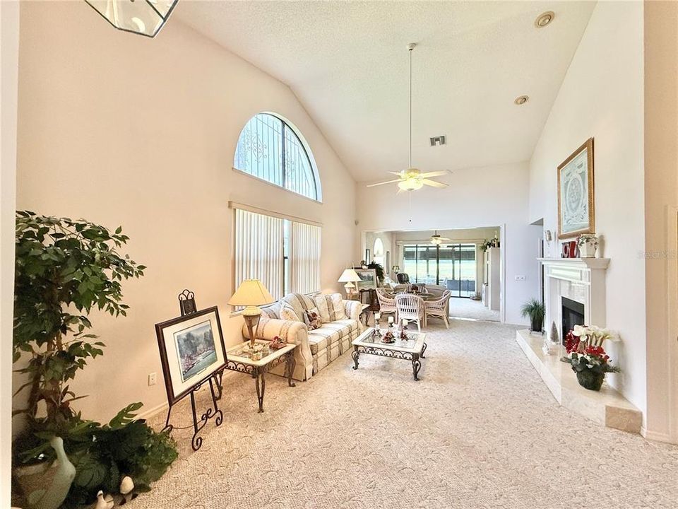 En Venta: $339,900 (2 camas, 2 baños, 1704 Pies cuadrados)