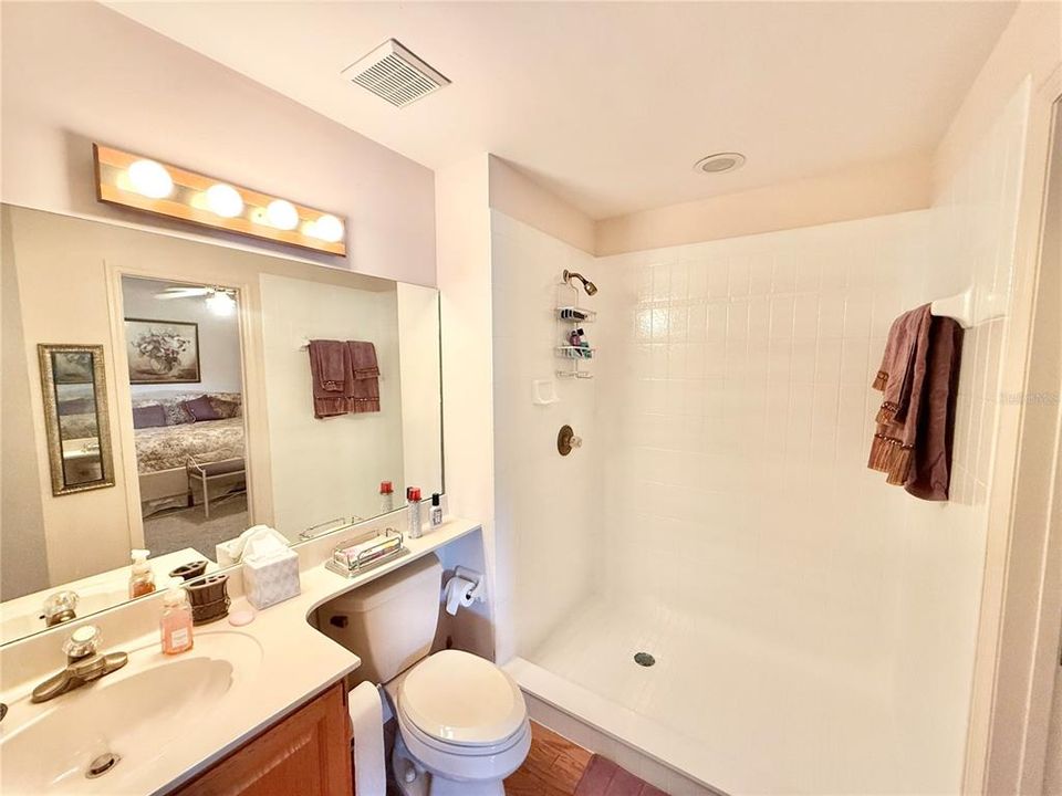 En Venta: $339,900 (2 camas, 2 baños, 1704 Pies cuadrados)