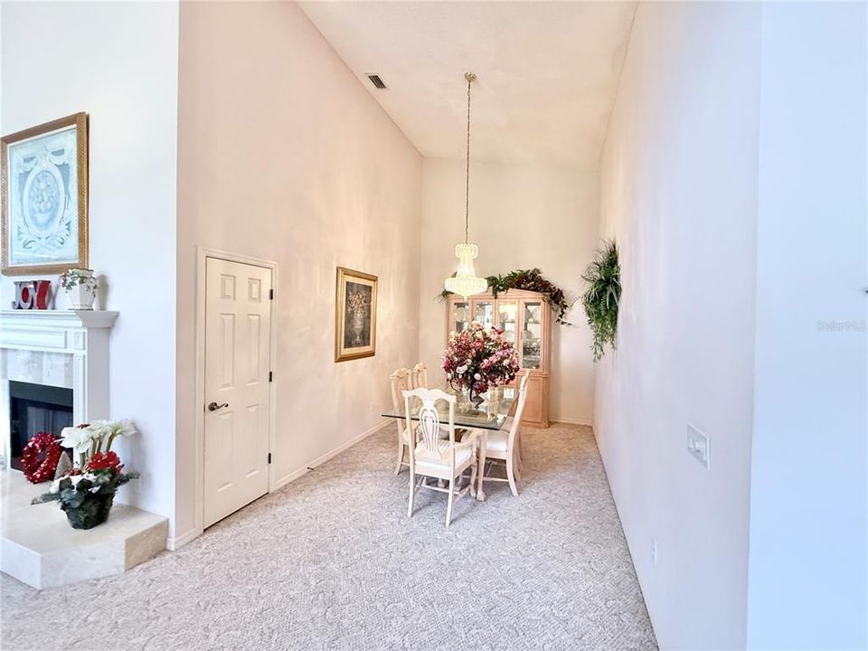 En Venta: $339,900 (2 camas, 2 baños, 1704 Pies cuadrados)