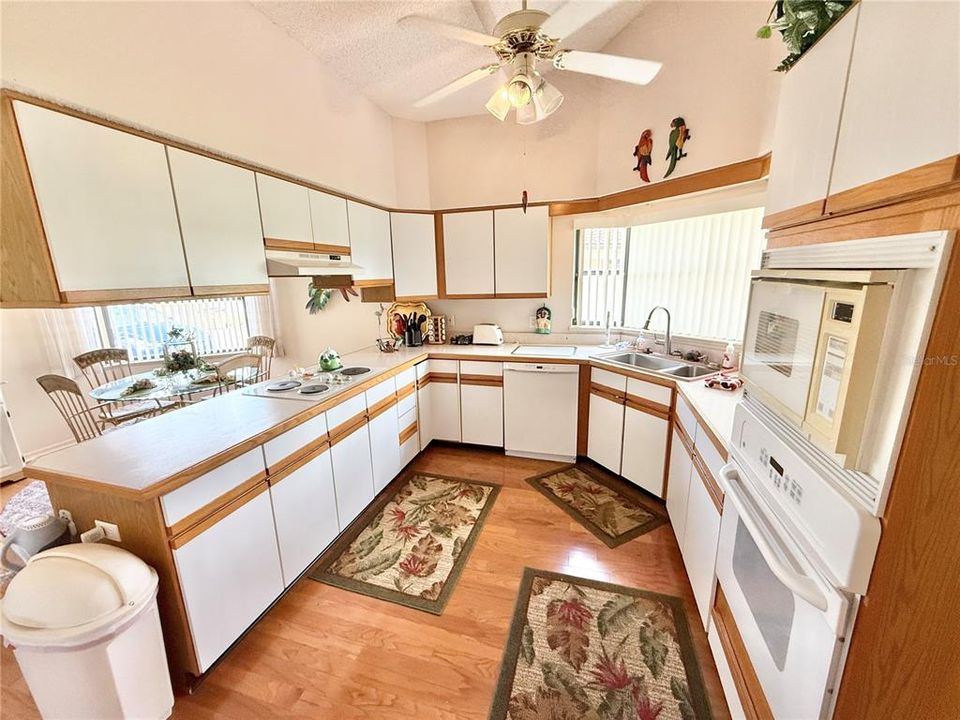 En Venta: $339,900 (2 camas, 2 baños, 1704 Pies cuadrados)