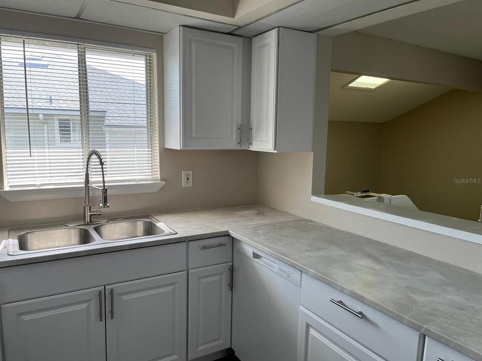 待售: $200,000 (2 贝兹, 2 浴室, 1084 平方英尺)