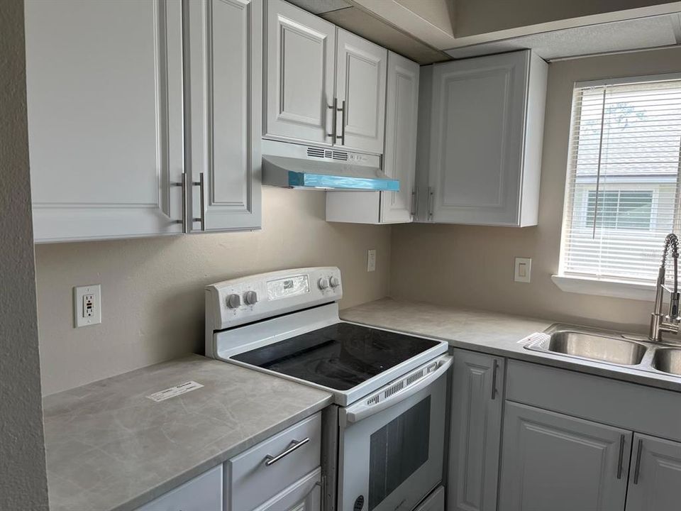 待售: $200,000 (2 贝兹, 2 浴室, 1084 平方英尺)