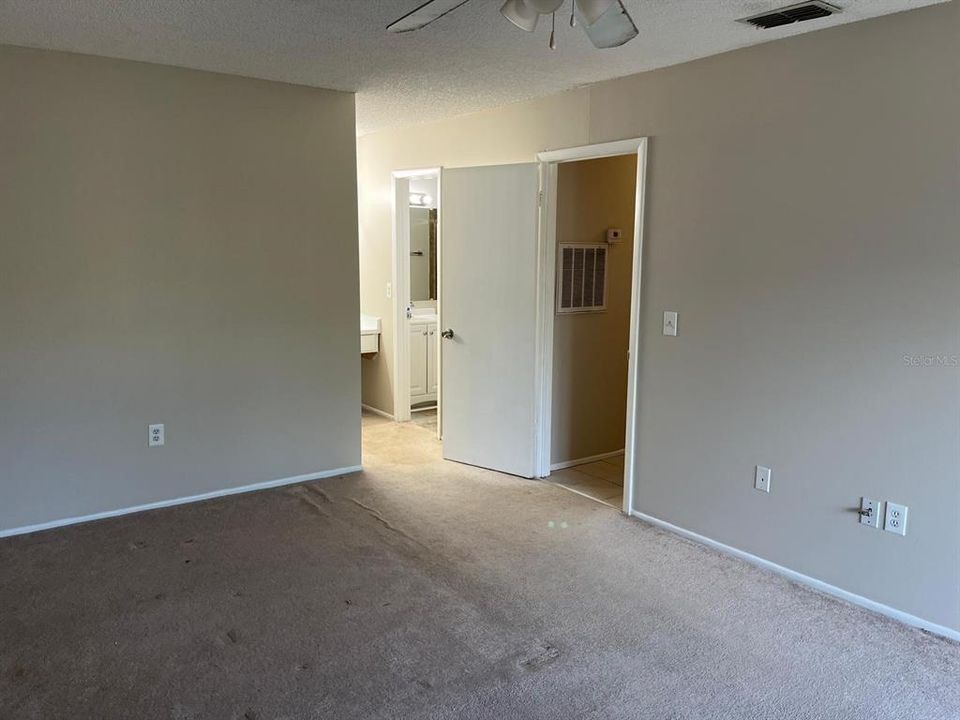 待售: $200,000 (2 贝兹, 2 浴室, 1084 平方英尺)