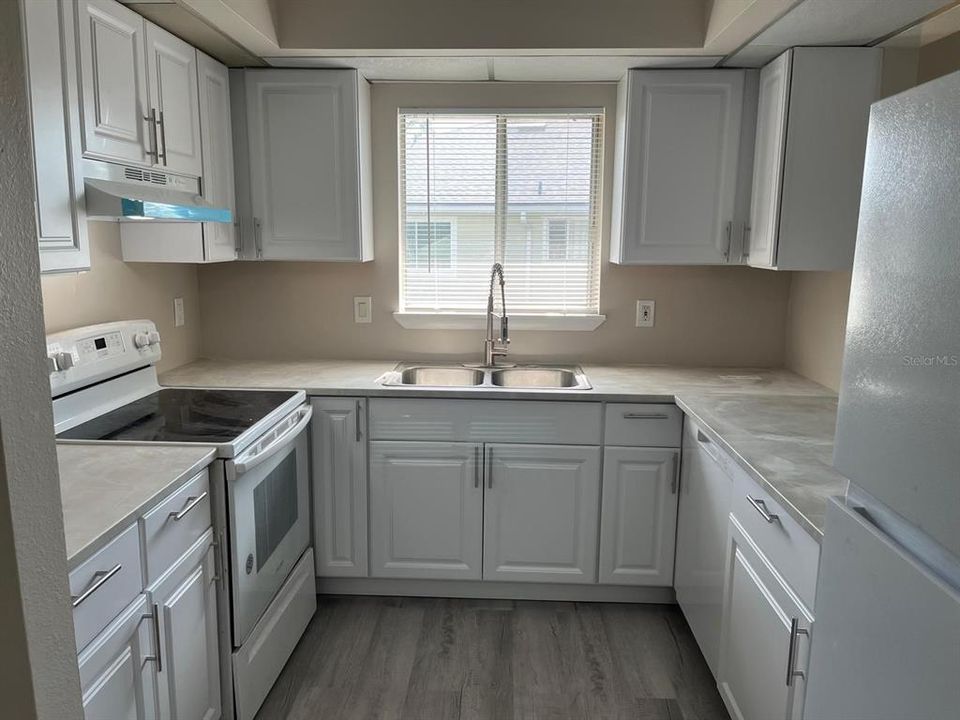 待售: $200,000 (2 贝兹, 2 浴室, 1084 平方英尺)