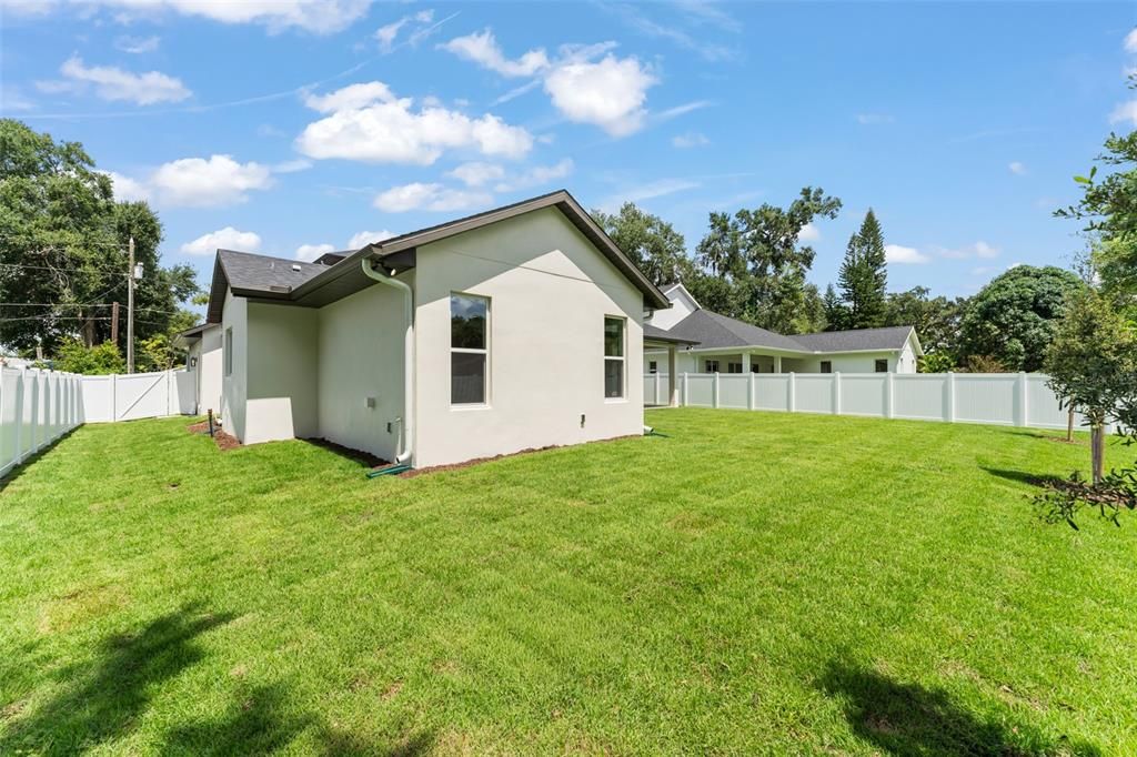 Active With Contract: $1,049,999 (4 beds, 4 baths, 3186 Square Feet)