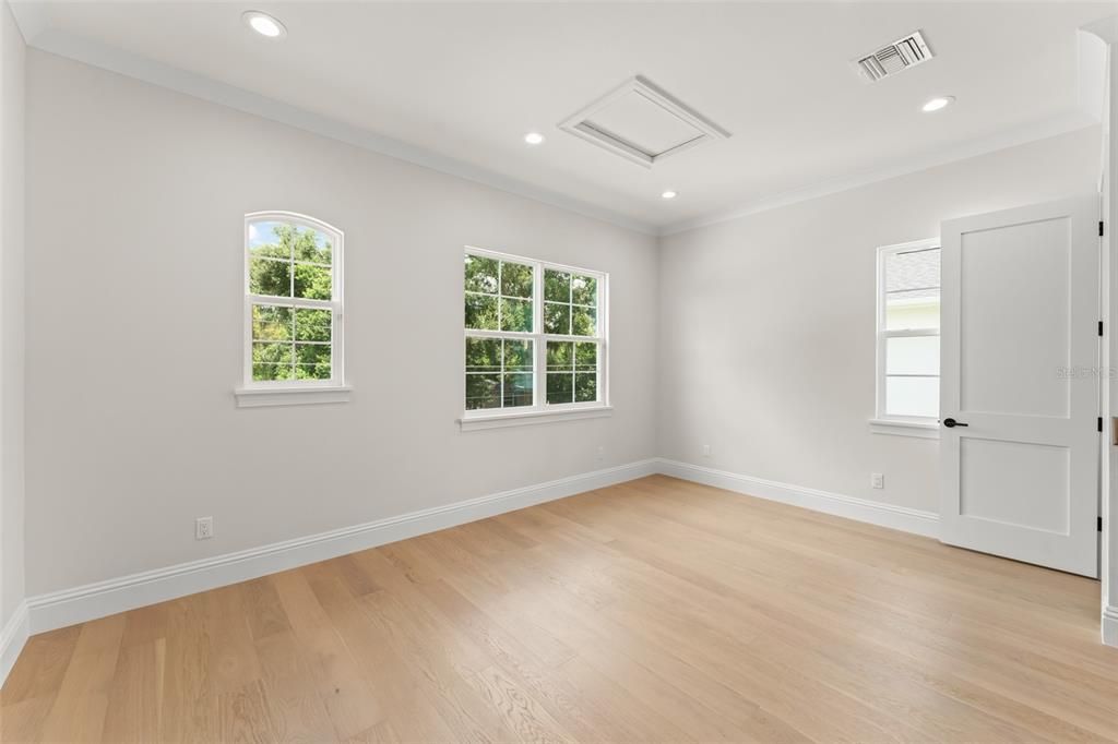 Active With Contract: $1,049,999 (4 beds, 4 baths, 3186 Square Feet)