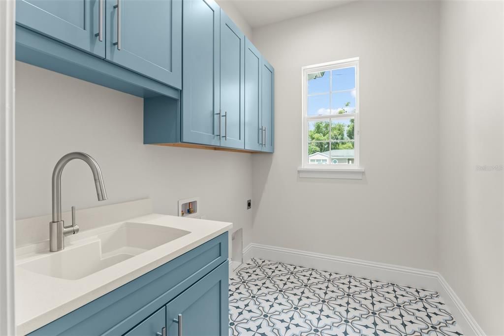 Active With Contract: $1,049,999 (4 beds, 4 baths, 3186 Square Feet)