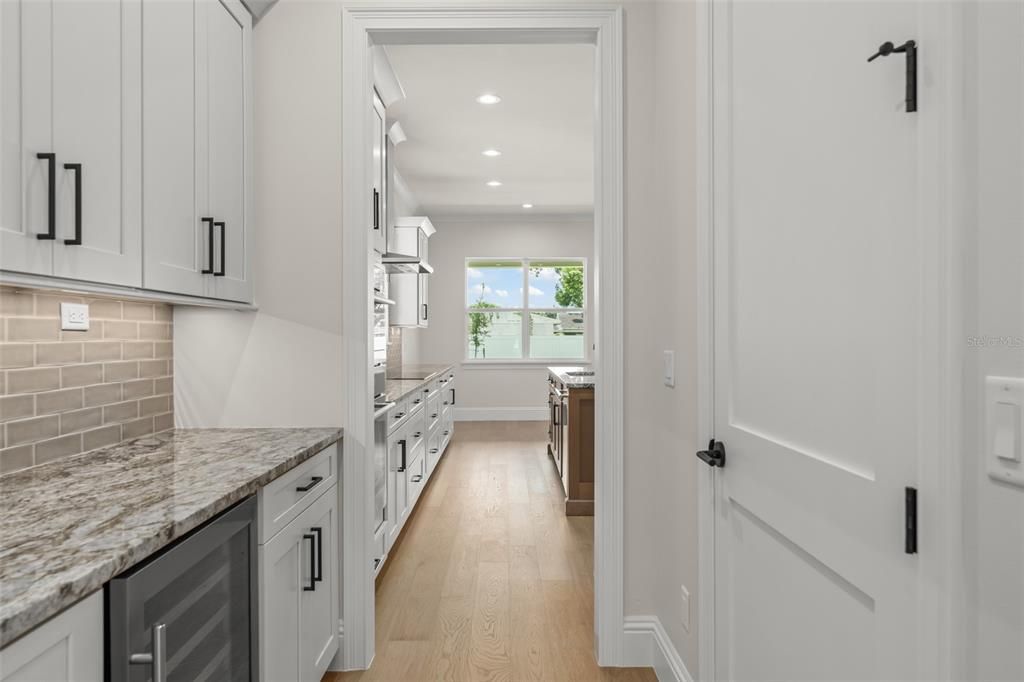 Active With Contract: $1,049,999 (4 beds, 4 baths, 3186 Square Feet)